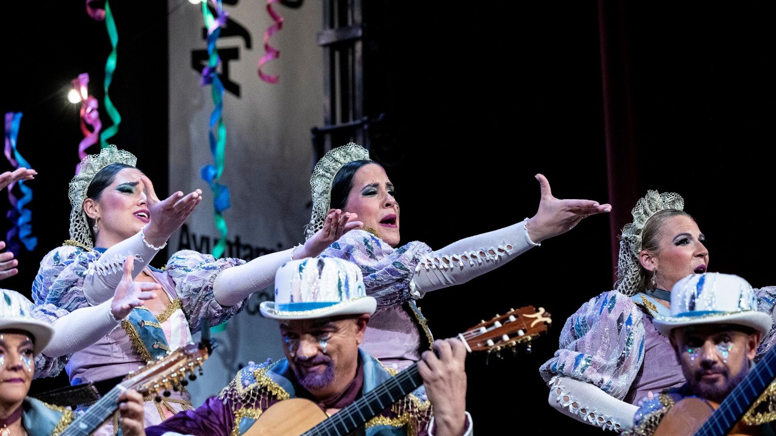 Búscate entre las mejores imágenes de la final del COAC 2025 del Carnaval de Cádiz