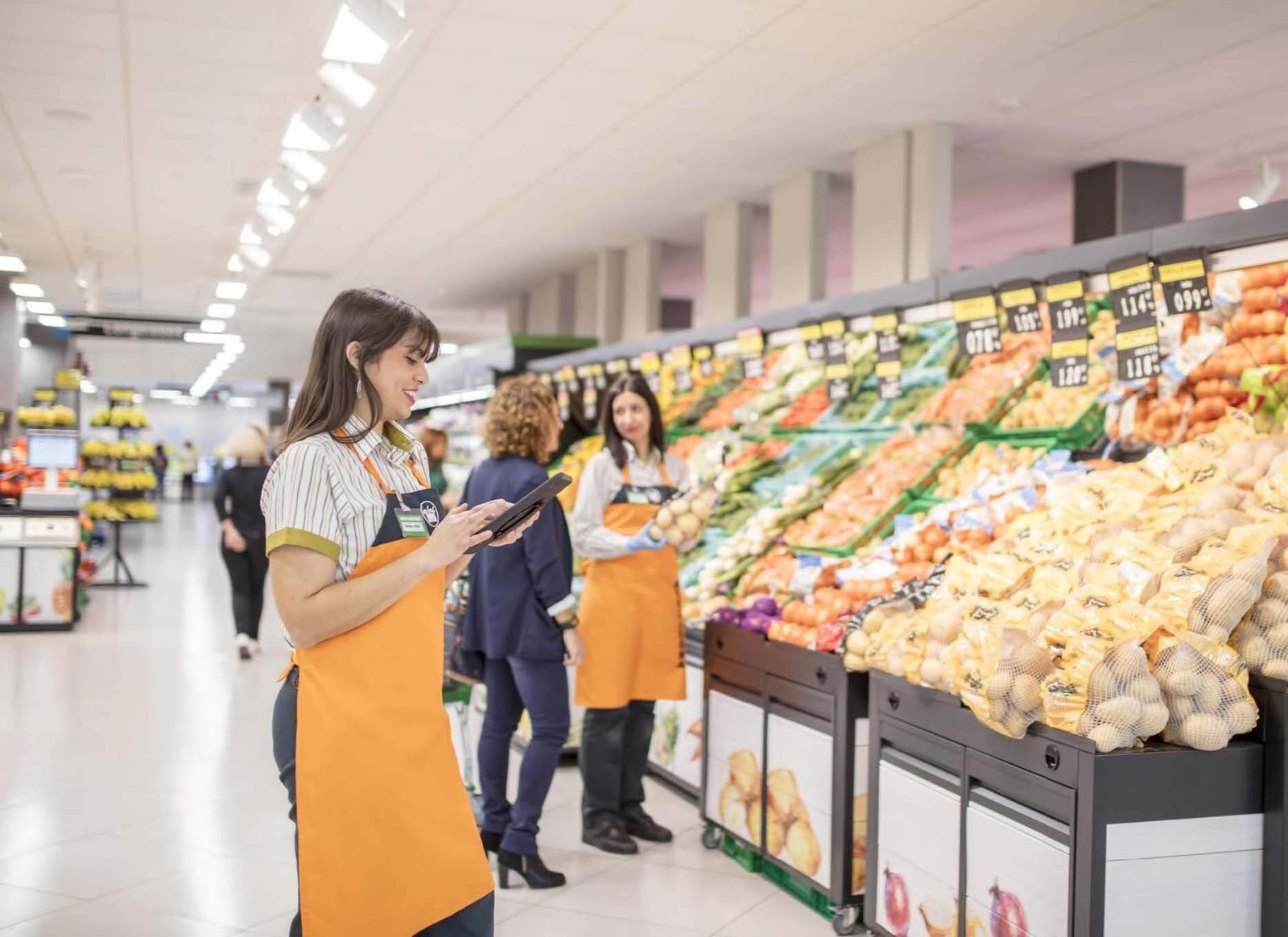 Sección de fruta y verdura del supermercado de Mercadona en avenida Santa Rosa de Lima, en Málaga.