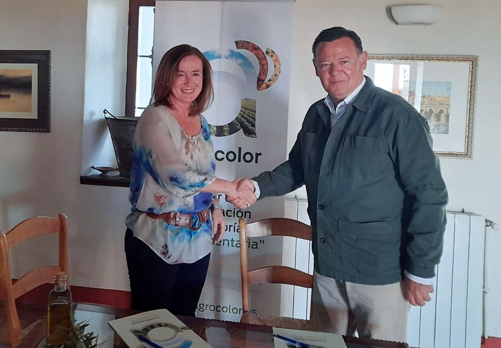 Macarena Sánchez del Águila, gerente de la Asociación Empresarial de Almazaras Industriales de Córdoba, y   Miguel Rodríguez de la Rubia, presidente de Agrocolor
