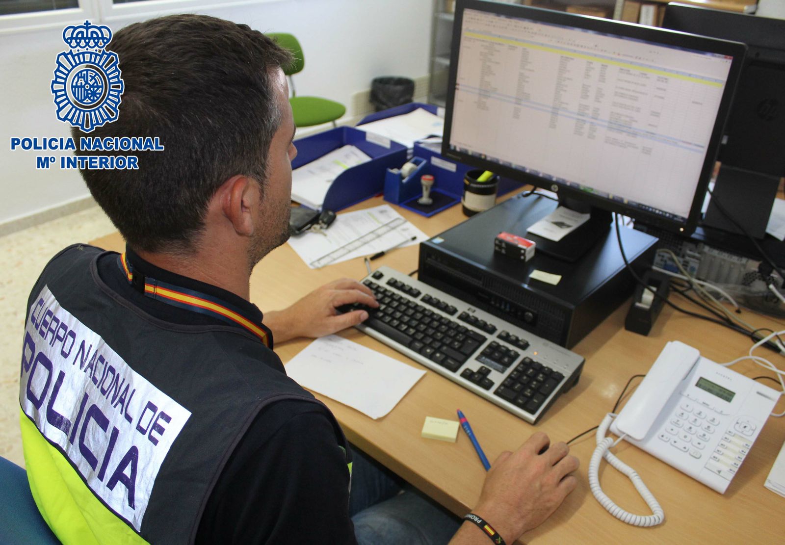 Un agente de la Policía Nacional.