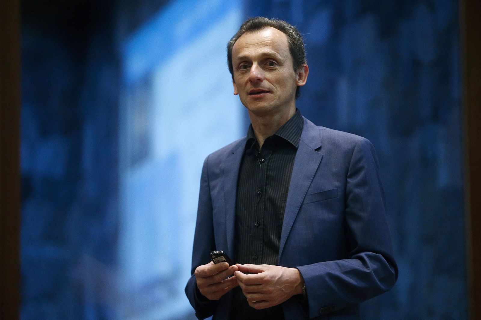 El ministro Pedro Duque enviará un mensaje a la Semana de la Ciencia que será proyectado durante el evento.