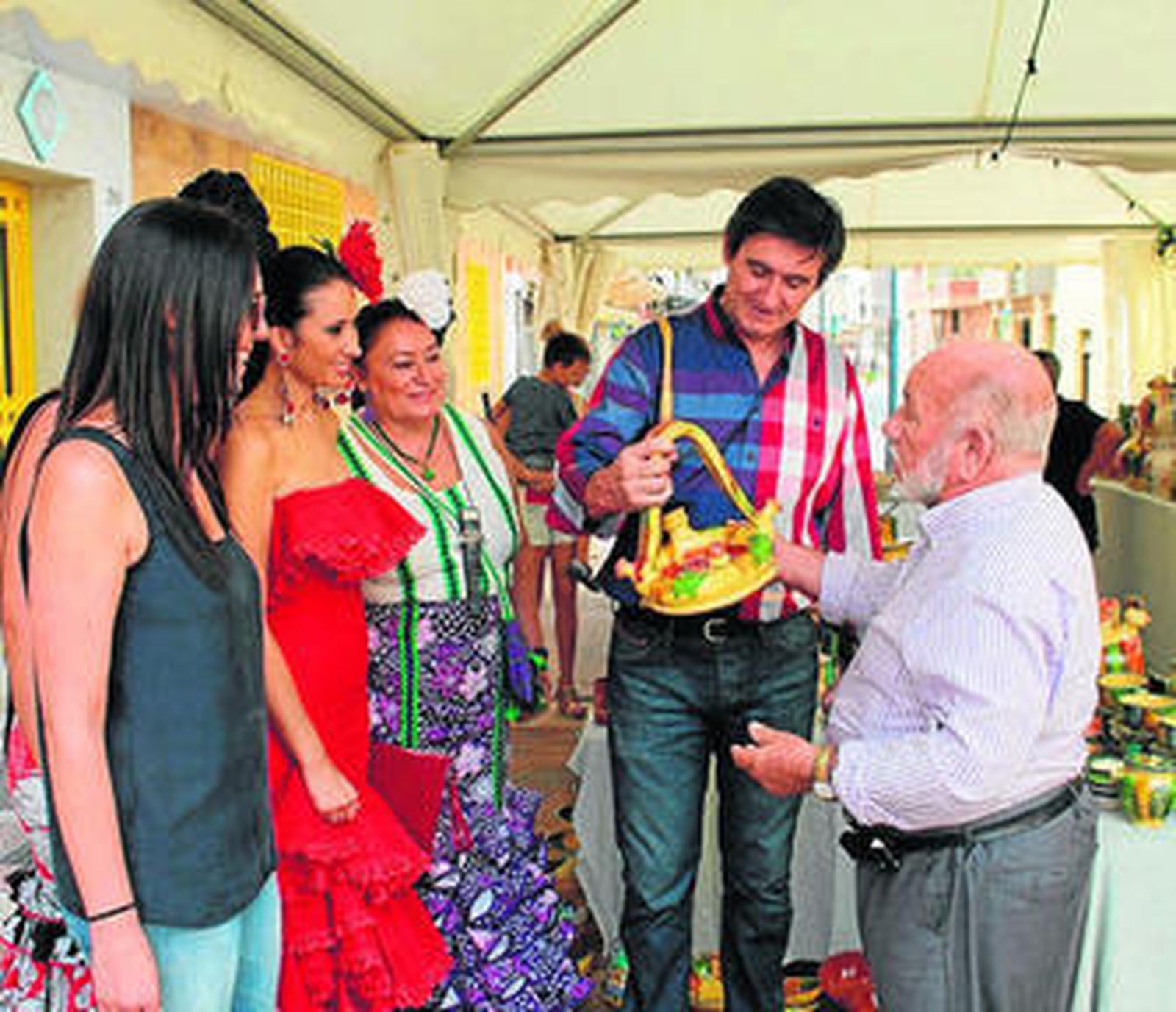 Manuel Cortés, alcalde de Adra, en la inauguración de la Feria de Alfarería.