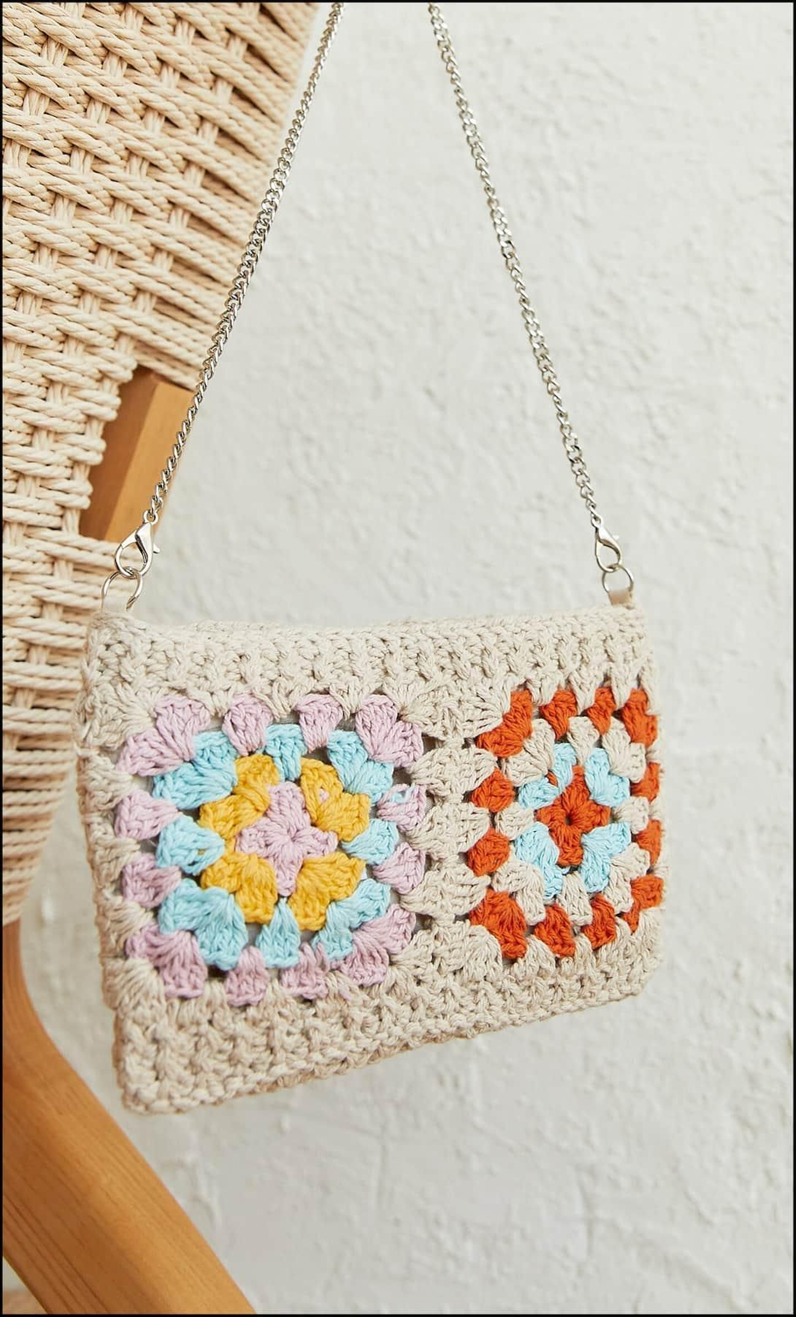 Bolso de crochet de Stradivarius.