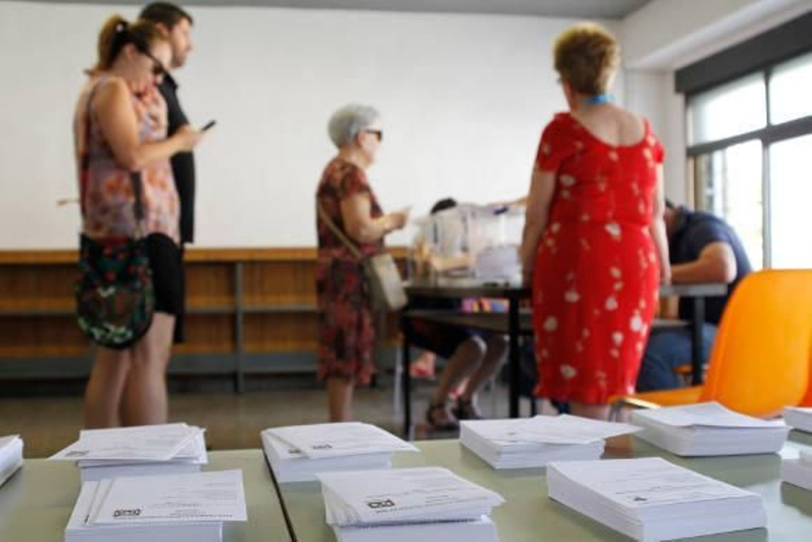 Sube ligeramente la participación, baja la abstención y aumentan los votos nulos