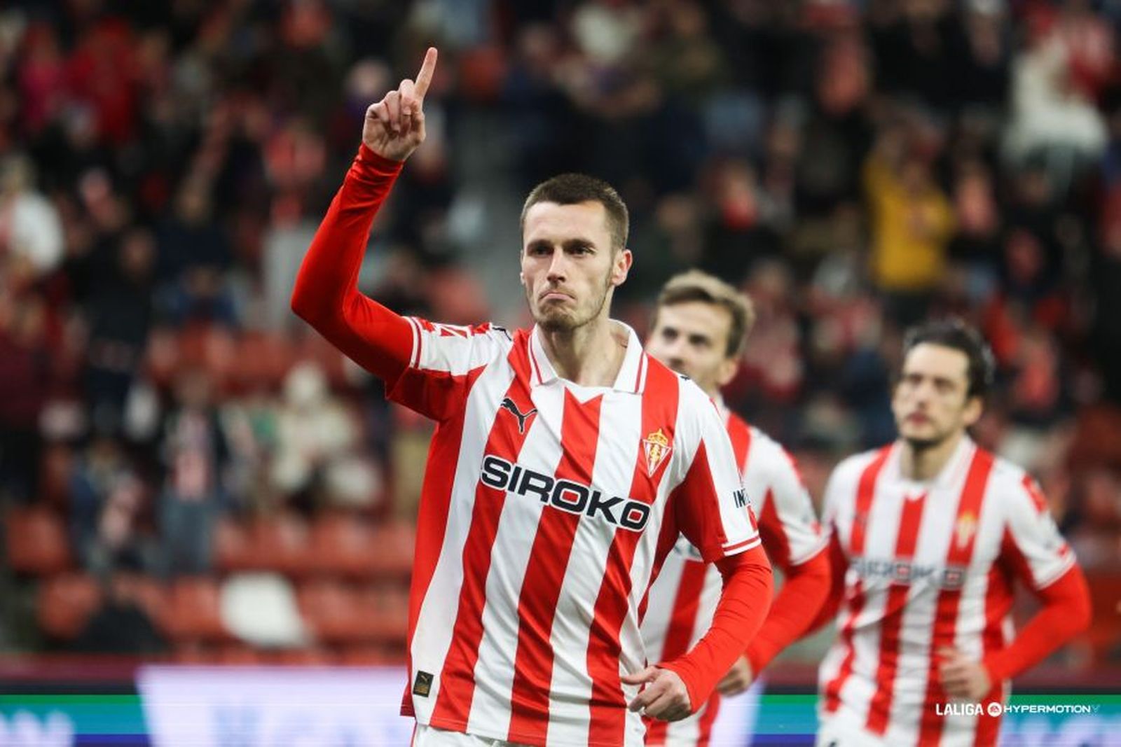 El Sporting golea al colista Mirandés, próximo rival del Málaga CF