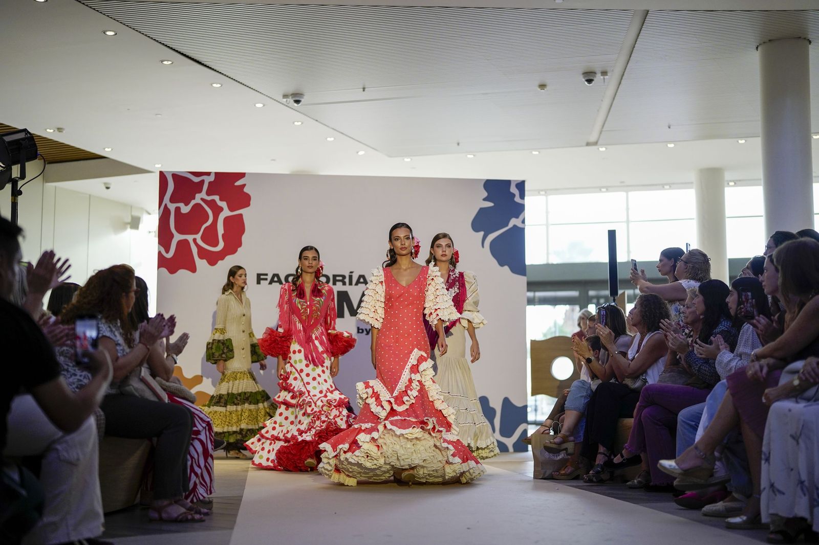 Simof adelanta las primeras tendencias en moda flamenca para 2027, todas las fotos