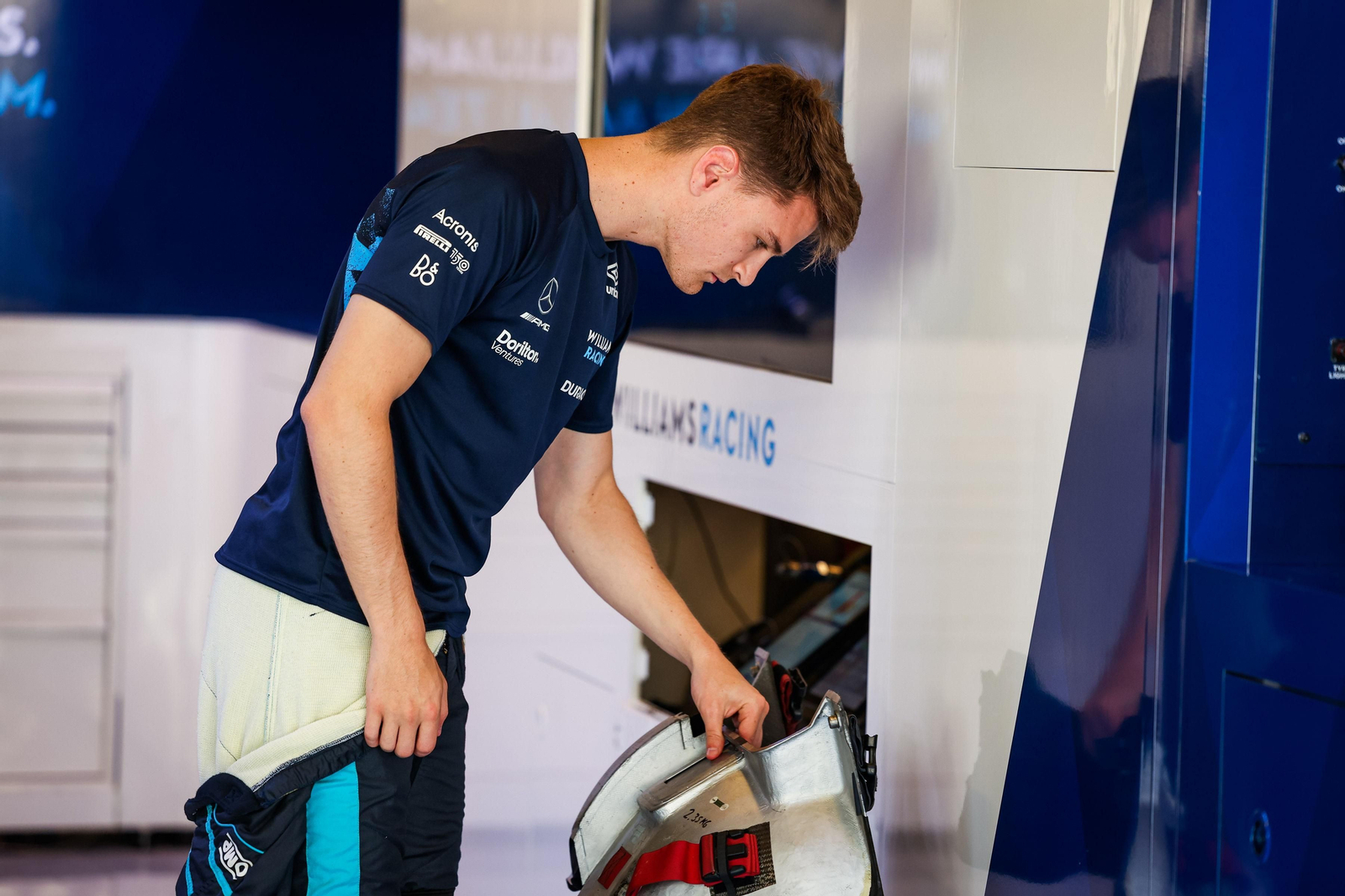 Las escuderías de  Fórmula uno se prueban tras el fin de temporada