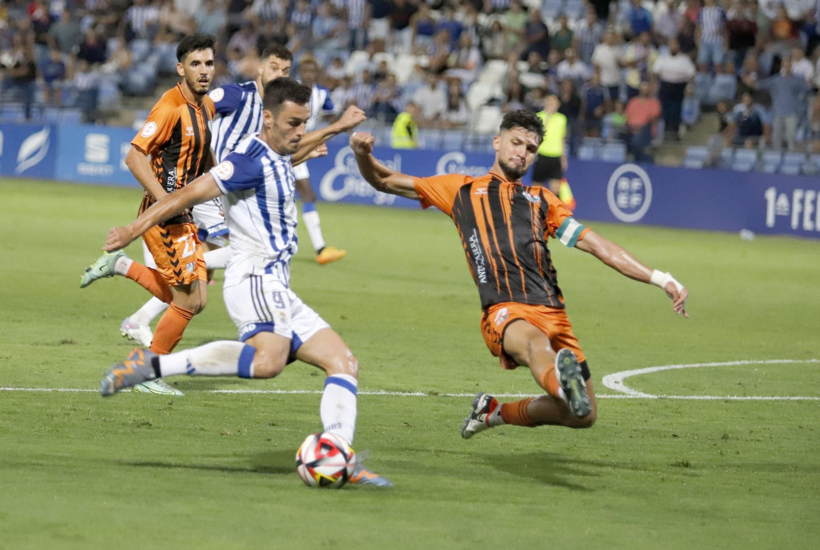 Imágenes del encuentro entre el Recreativo de Huelva y el Antequera CF