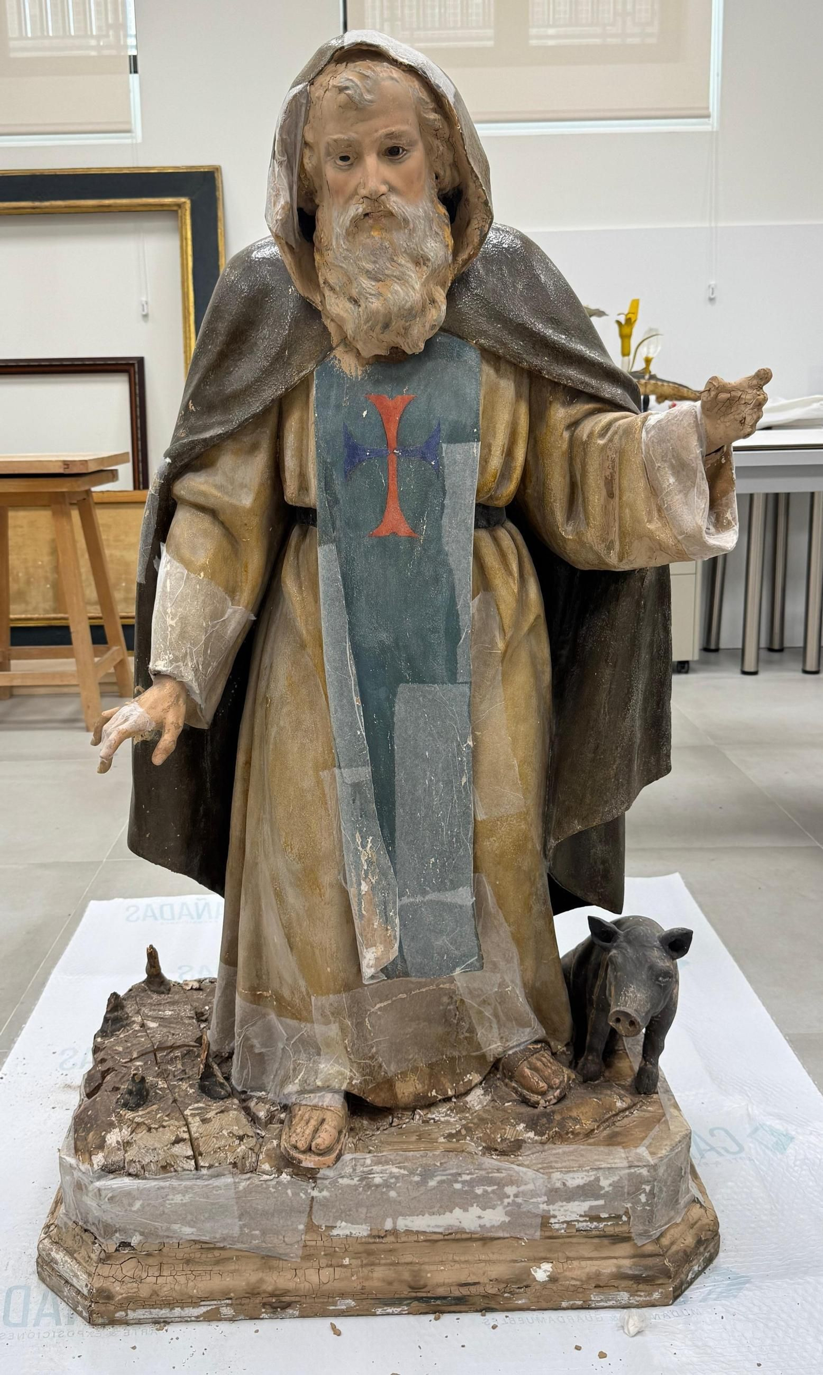 Escultura policromada de San Antonio Abad de la Iglesia Nuestra Señora de Montserrat de Picanya