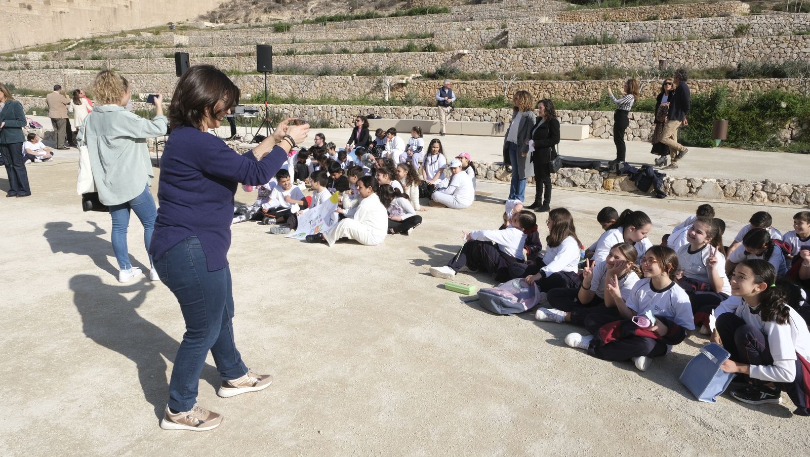 Imágenes de 'Versos por la Paz', en el Parque de La Hoya de Almería