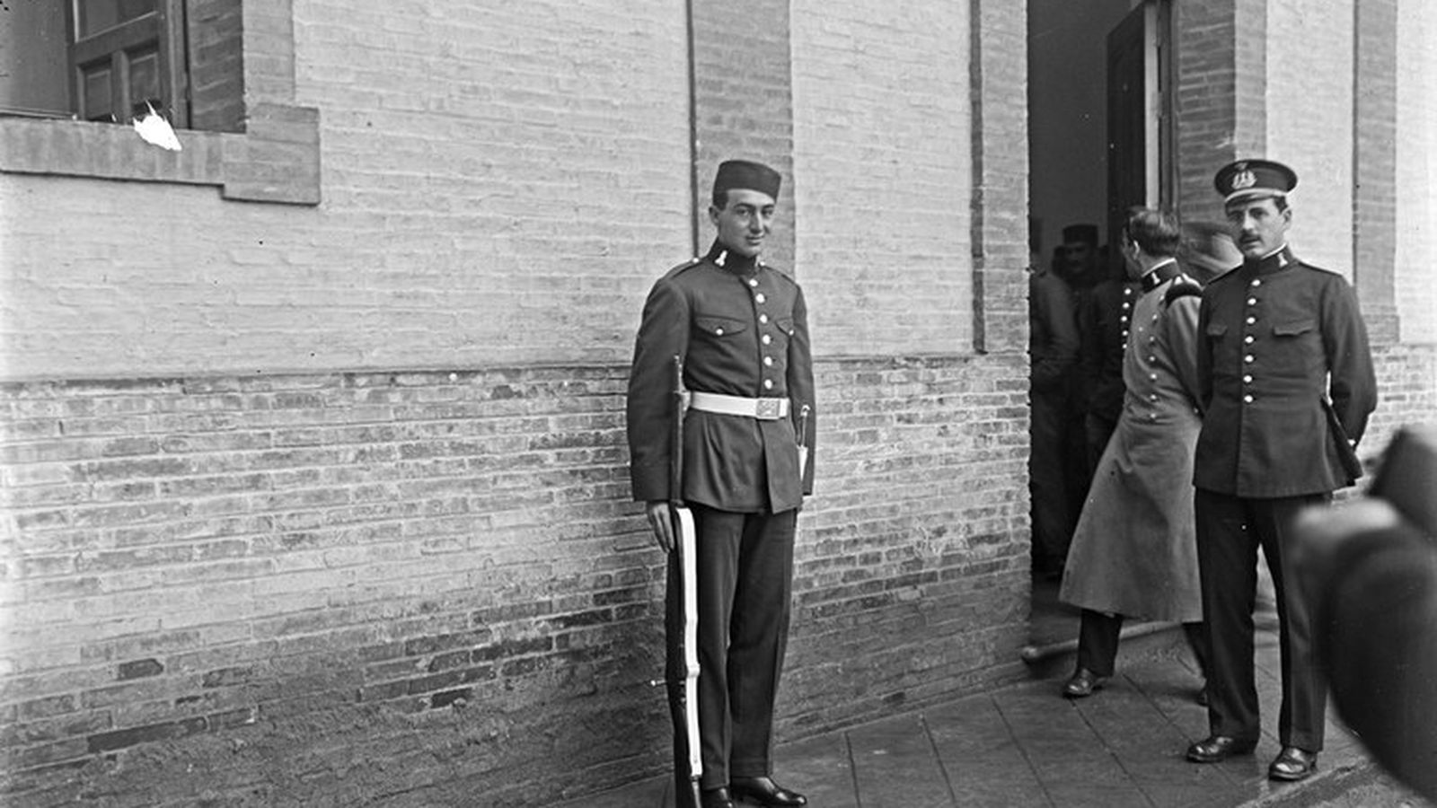 Entrada en el Regimiento de Ingenieros como soldado de cuota de Joselito El Gallo.