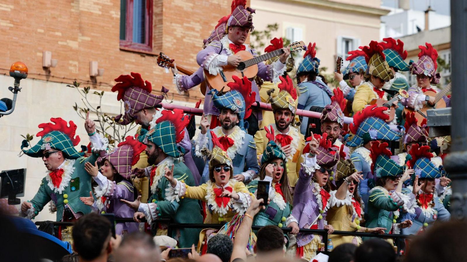 Las mejores imágenes del primer domingo de Carnaval de Cádiz