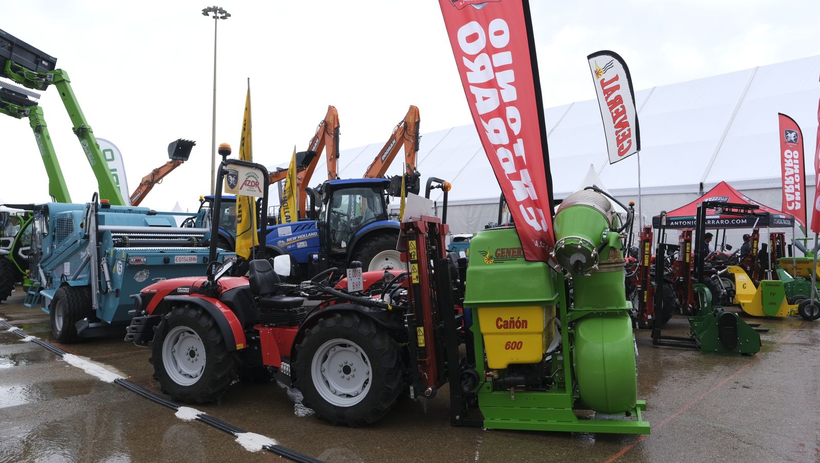 Imágenes del primer día de Expolevante Níjar.