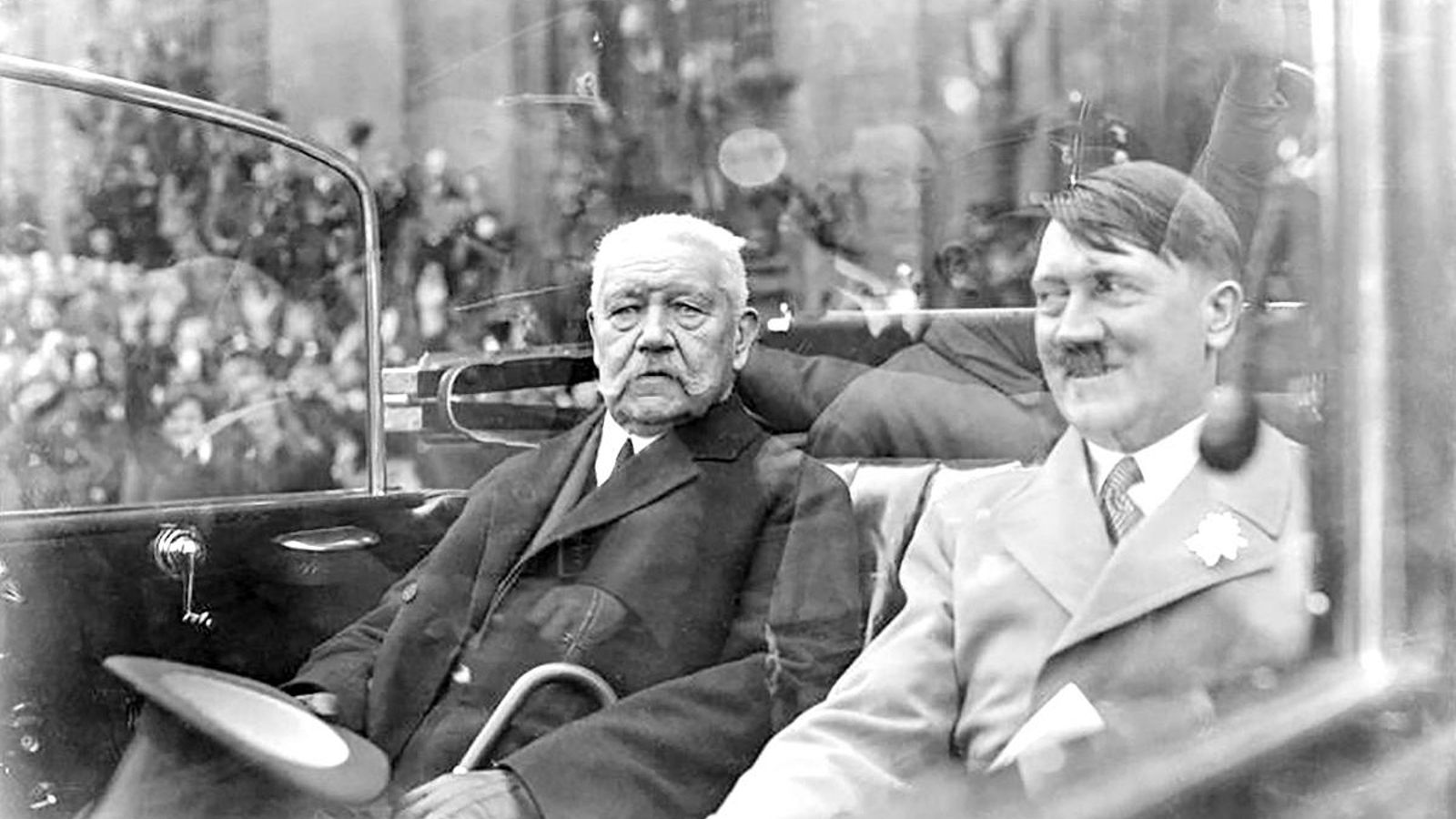 Paul von Hindenburg (izquierda) junto a Adolf Hitler.