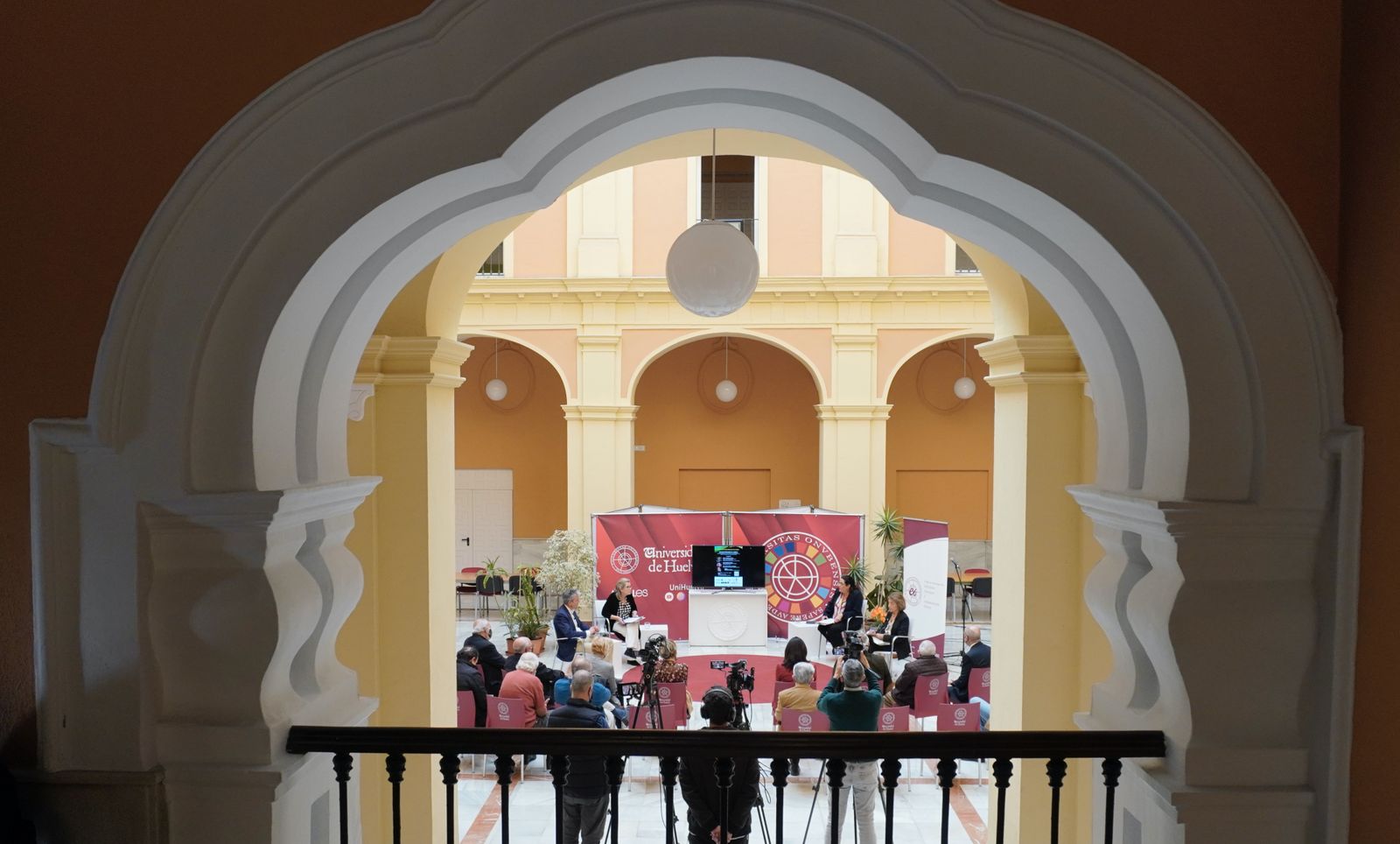 Un momento de los Encuentros entre América y Europa en el Campus de la Merced de la UHU.