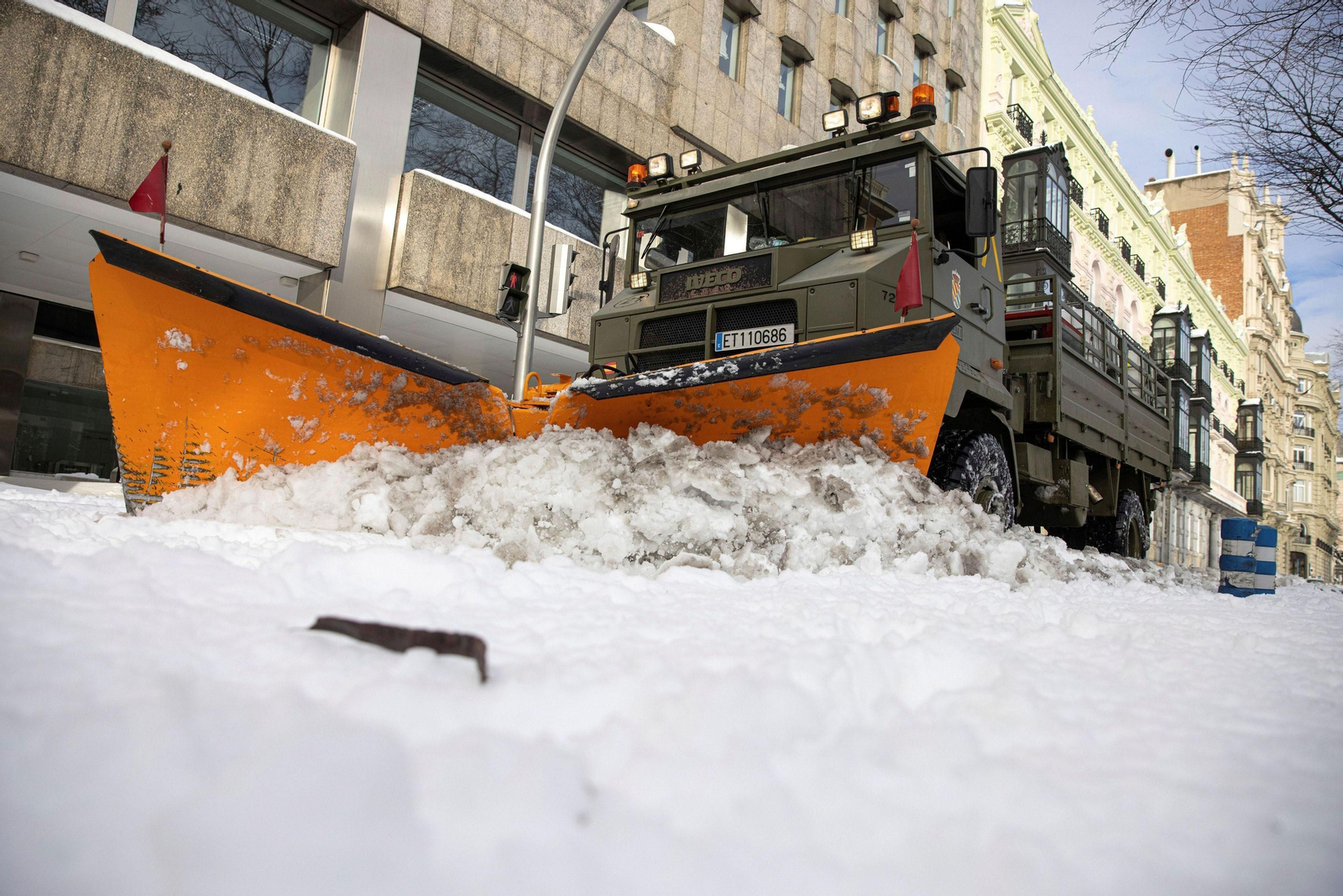 Madrid trata de restablecer la normalidad: el día después en imágenes