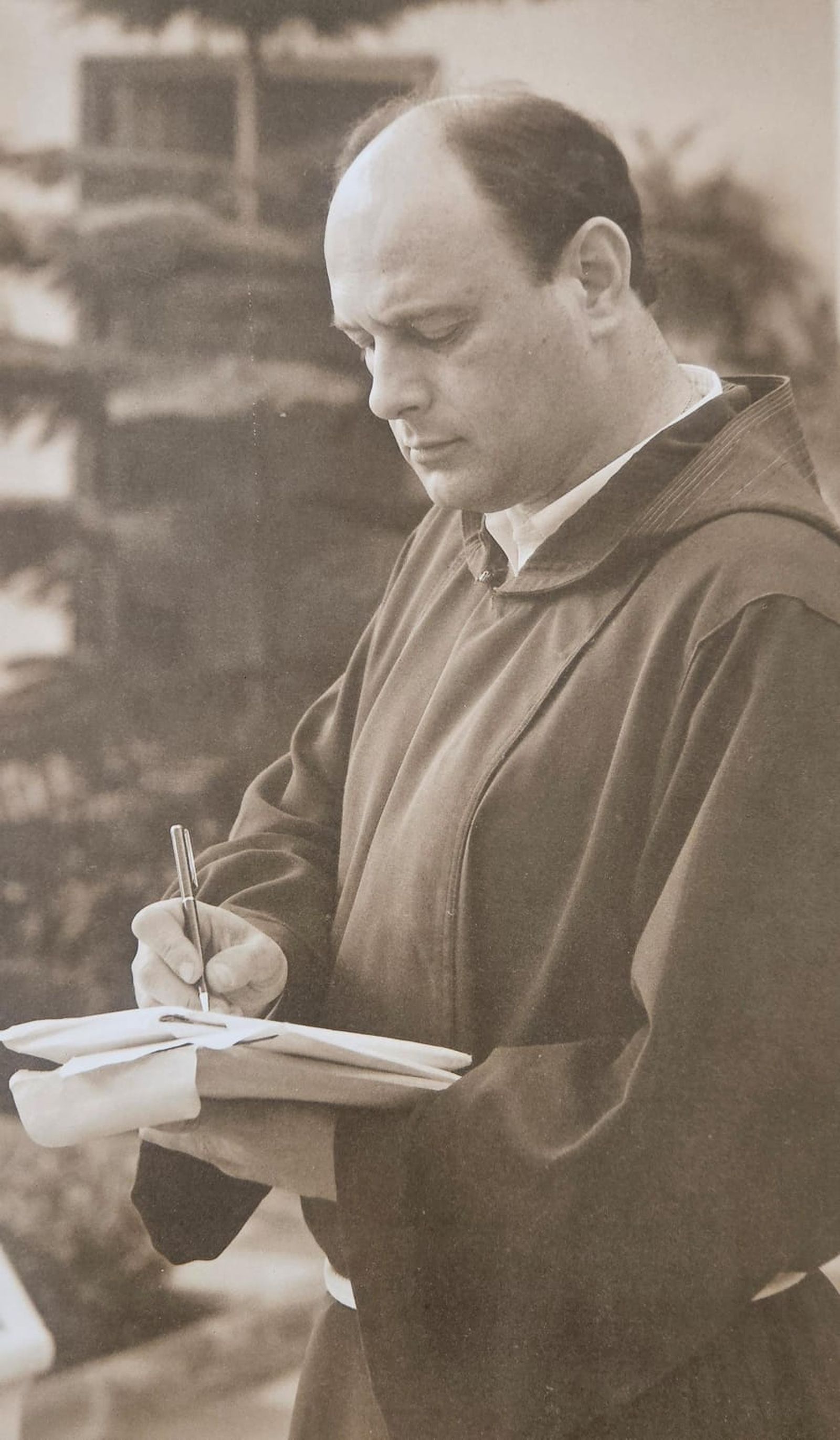 Fotografía de Fray Ricardo con el hábito capuchino.