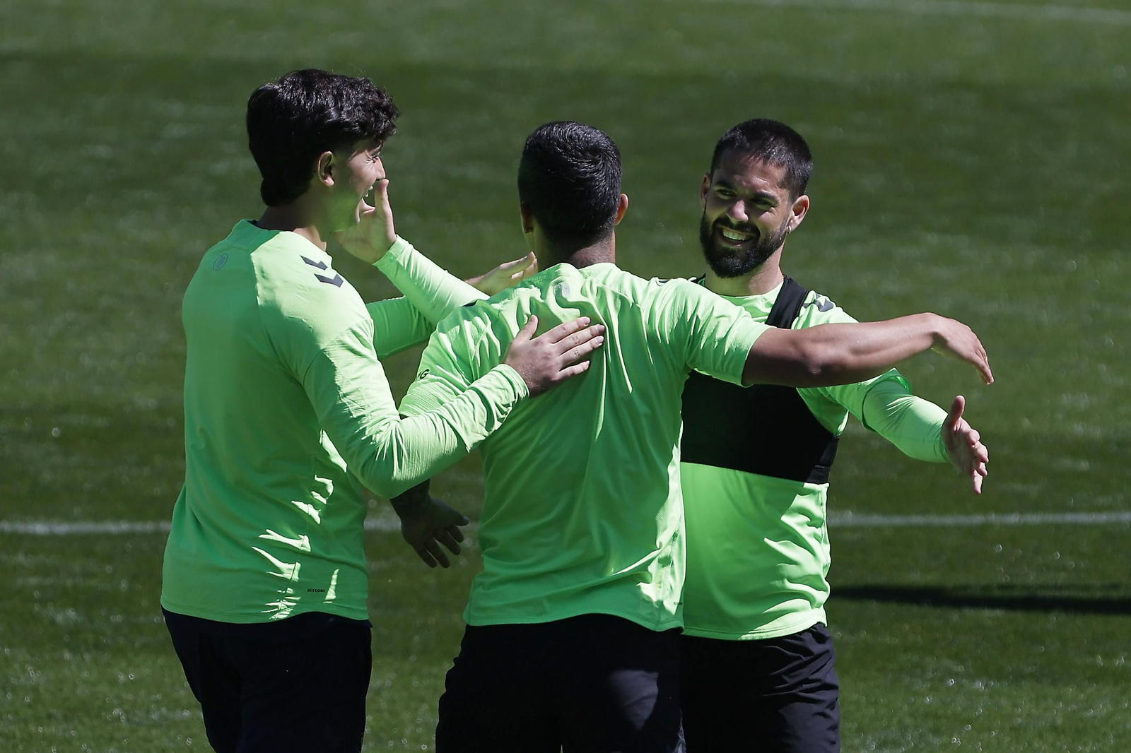 Las imágenes del gran ambiente en el entrenamiento del Betis