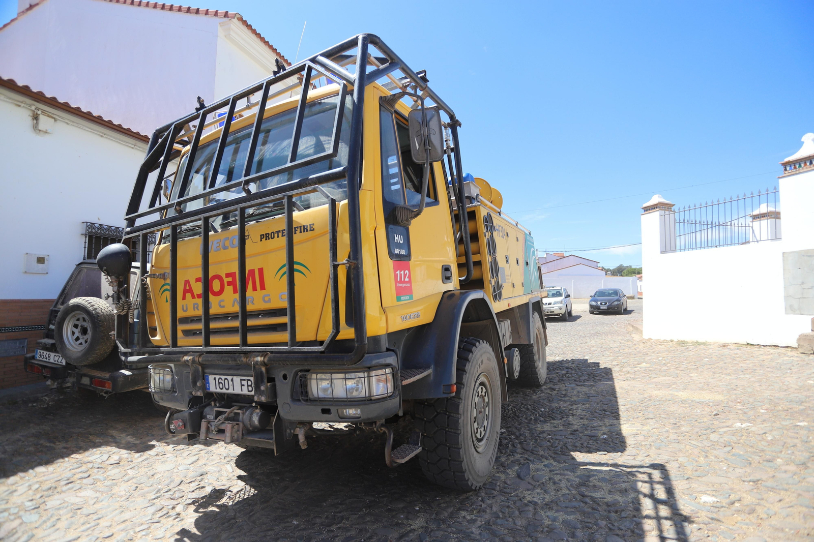Las imágenes de los vecinos del El Villar volviendo a sus casas tras estabilizarse el incendio de Almonaster la Real