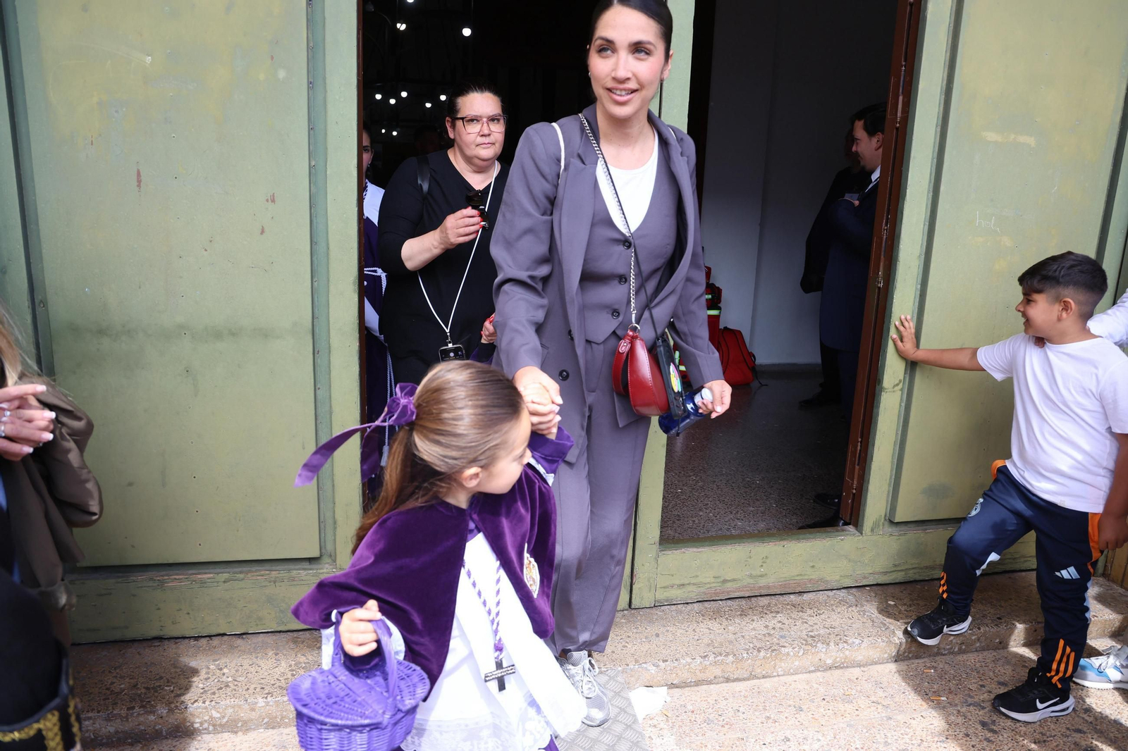 El Calvario se queda sin Lunes Santo en Huelva: imágenes de las lágrimas y el desconsuelo en la hermandad