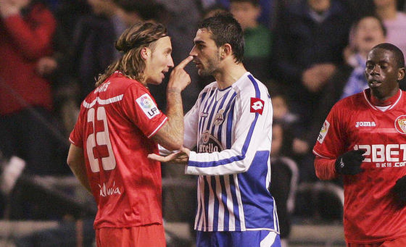 Durante el partido los ánimos estuvieron caldeados.

Foto: 13foto