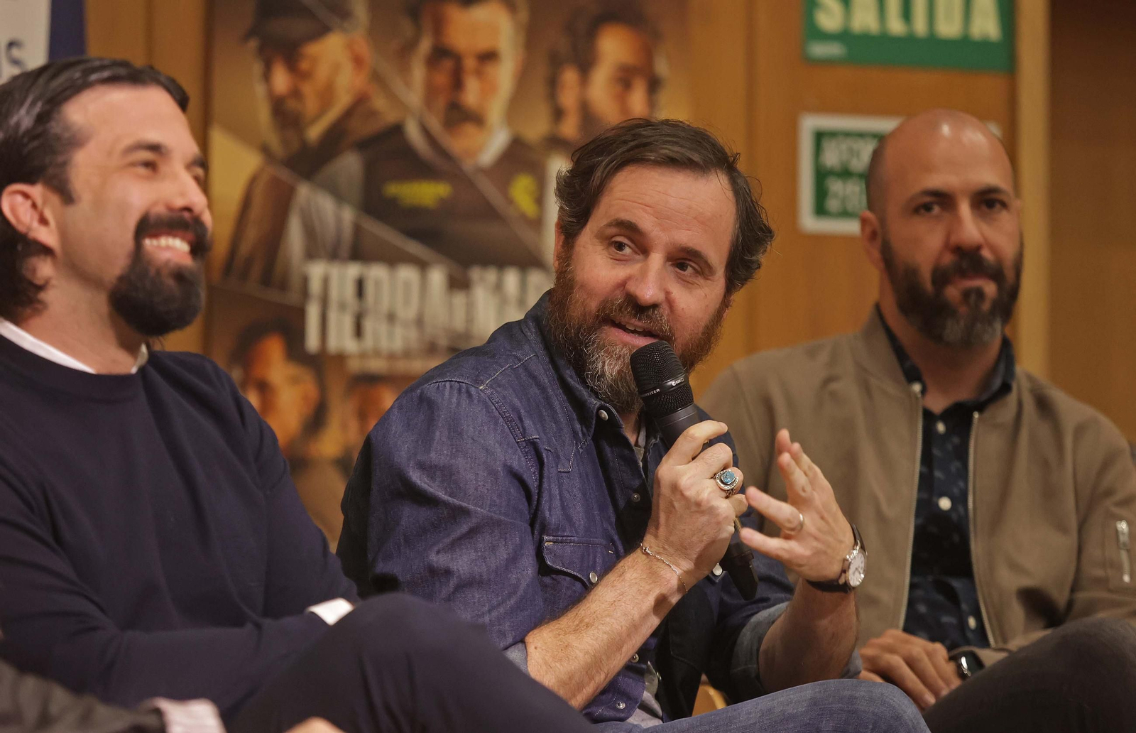 Fotos de la presentación de la película 'Tierra de Nadie' en colaboración con Coorinadora Alternativas en Algeciras