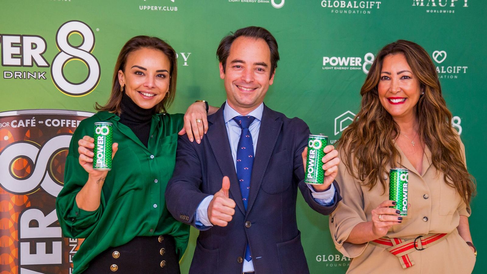 Chenoa, el empresario cordobés Honorio González y la filátropa María Bravo