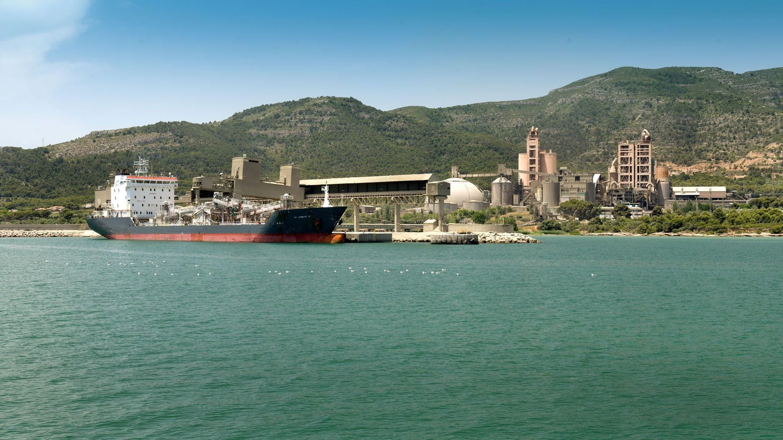 Fábrica de cemento de Cemex en Alcanar, Tarragona