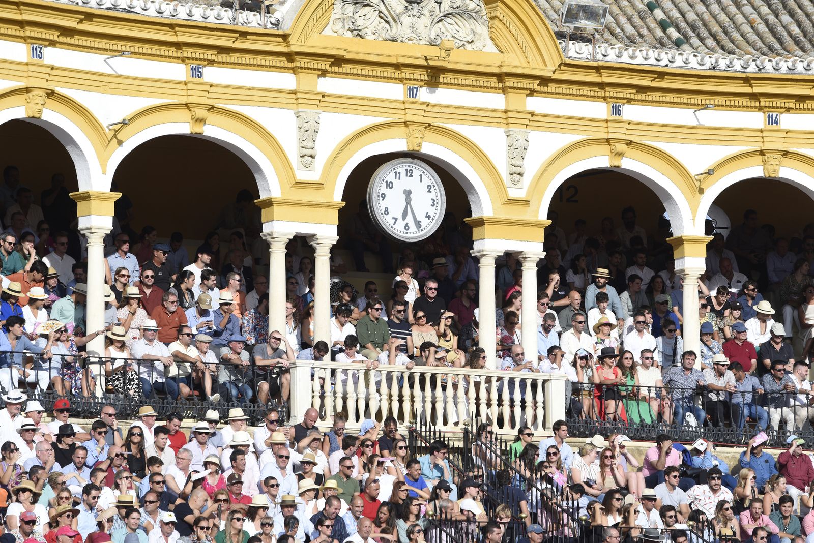 Búscate en la tercera corrida de toros de la Feria de San Miguel de Sevilla