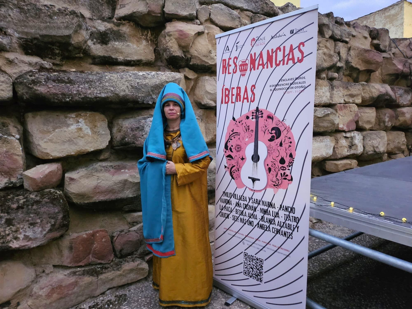 Actores y actrices de Teatro La Paca amenizan las actividades en yacimientos arqueológicos con visitas teatralizadas.