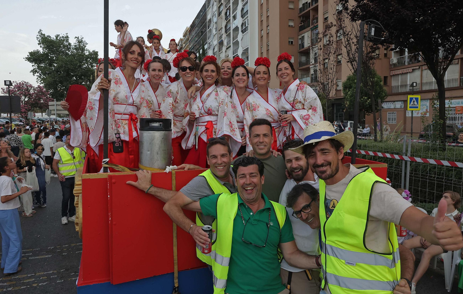 Búscate en las fotos de la cabalgata de la Feria Real de Algeciras 2025