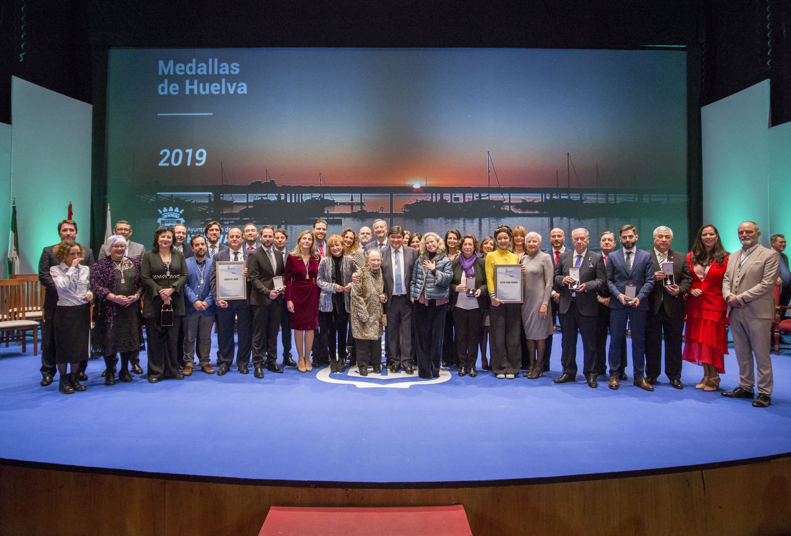 Todos los galardonados con las Medallas de Huelva esta mañana en la Casa Colón