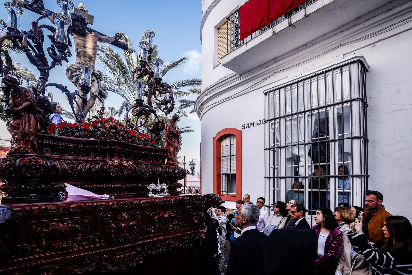 Imágenes de la salida de Desamparados en la Semana Santa de San Fernando 2025