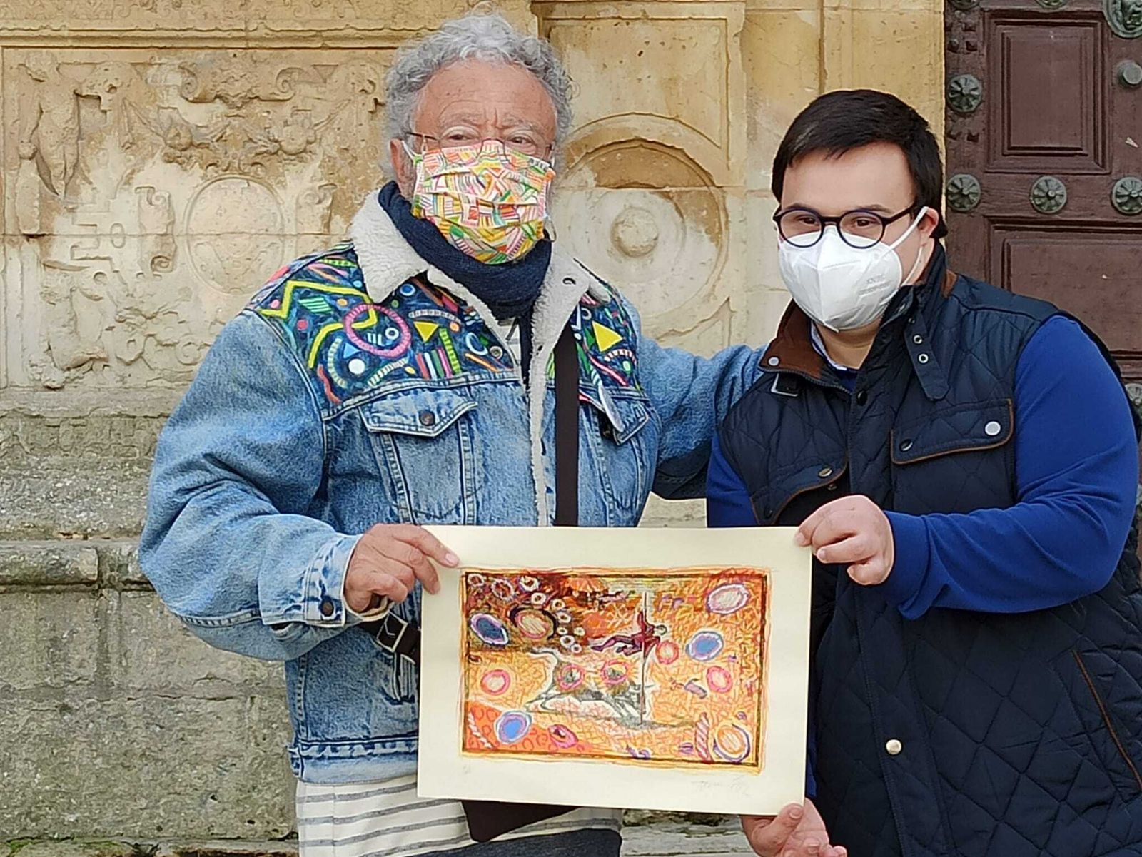 Gonzalo Torné con Marco Antonio Romero, tras la donación de una de sus obras para Cedown.