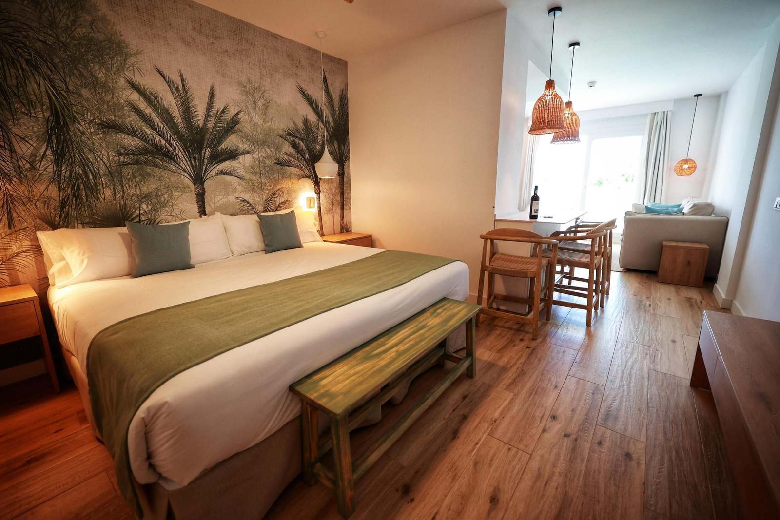 Inauguración oficial del hotel Punta Candor Suites en Rota