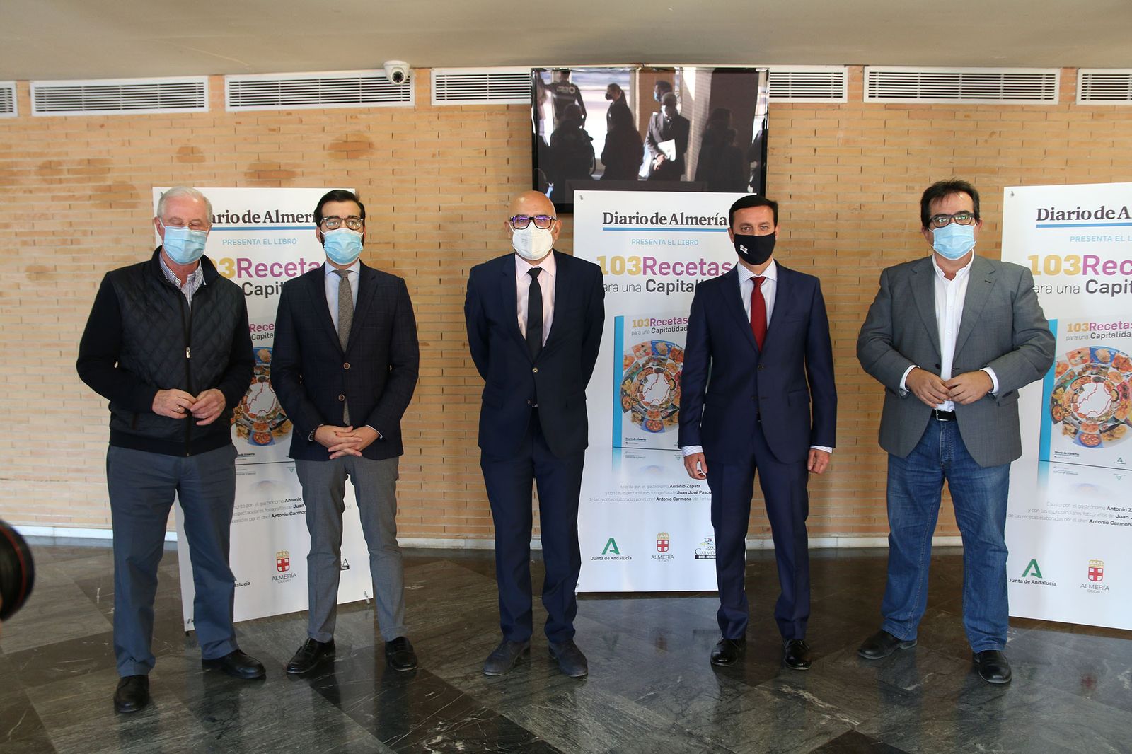 Fotogalería presentación libro '103 Recetas para una Capitalidad'. Almería