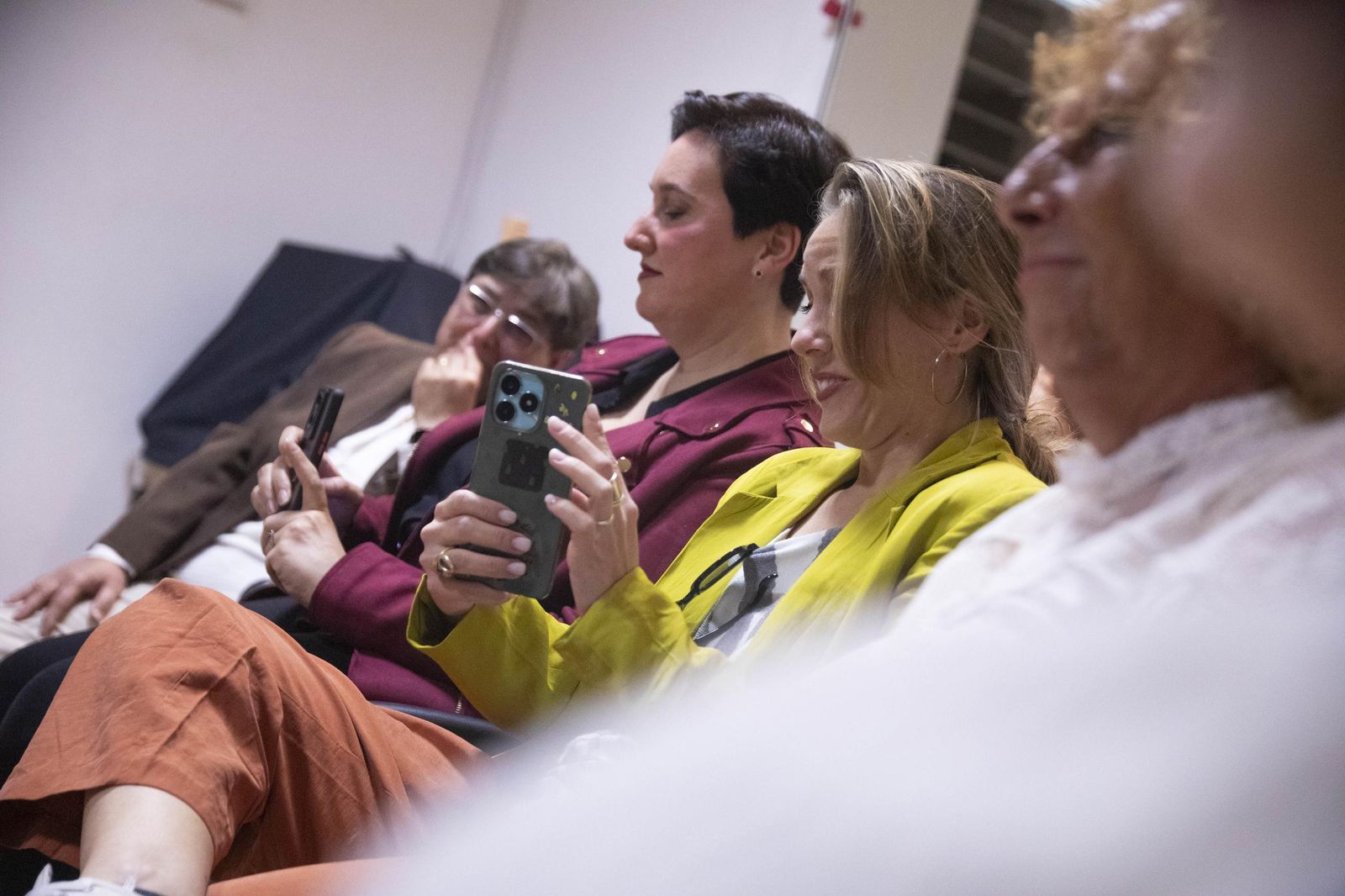 La Plataforma de Acción Feminista en Almería rinde homenaje a las mujeres de la Desbandá con su II Premio ‘Posidonia’ a Loli Sierra, vicepresidenta de la Asociación Memorialista de la Desbandá, en imágenes