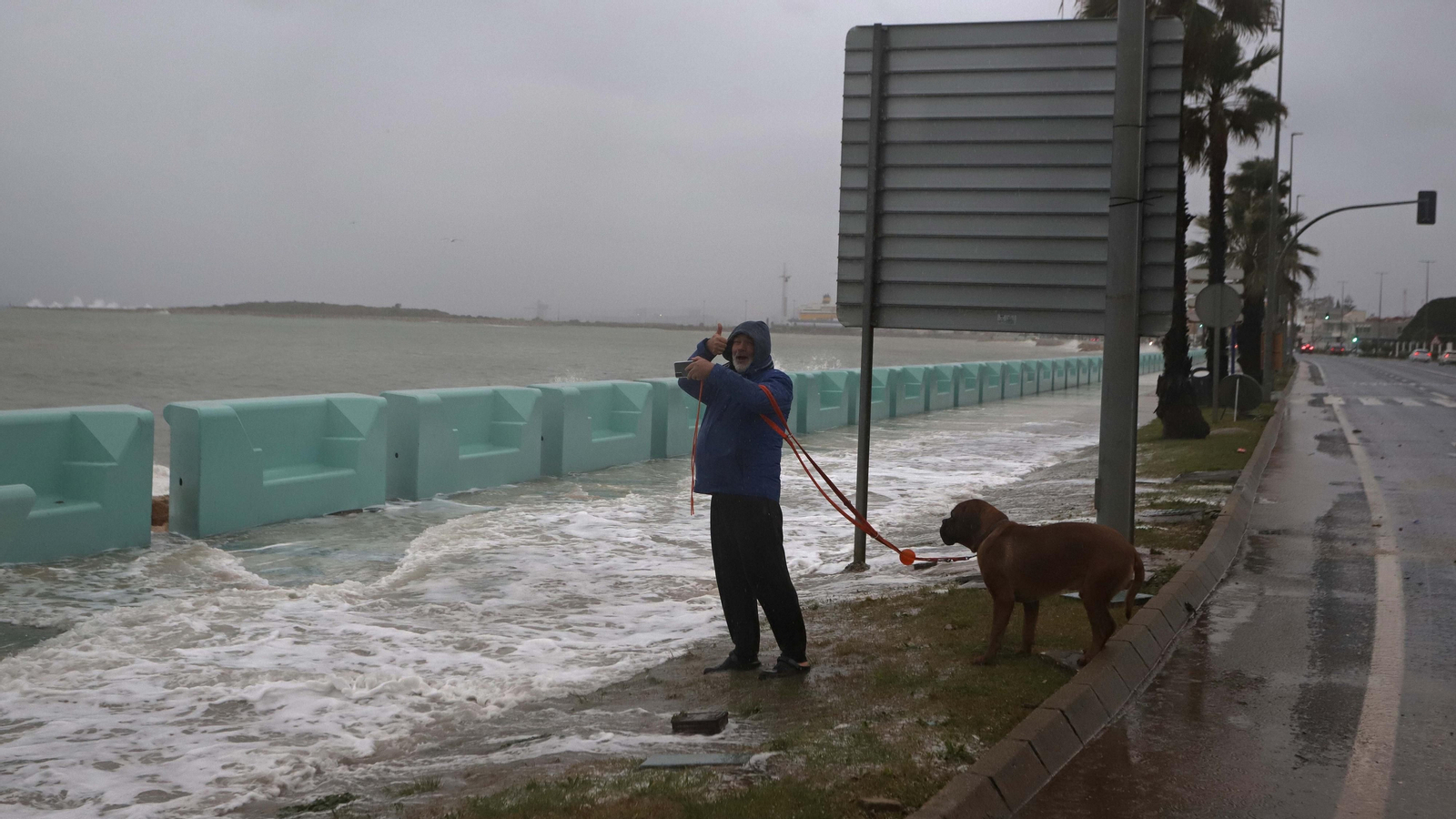 Fotos de los destrozos del temporal de levante en La Línea