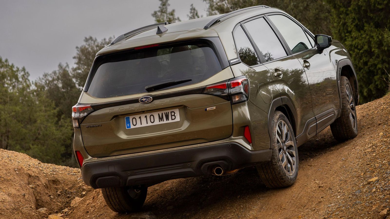 Datos que no son ofrecidos frecuentemente por los fabricantes en relación a las aptitudes off-road y que sí aporta Subaru son un ángulo de ataque de 20,3º, un ventral de 21,0º o uno de salida de 25,7º. Hay 22 cm entre los bajos y el suelo.