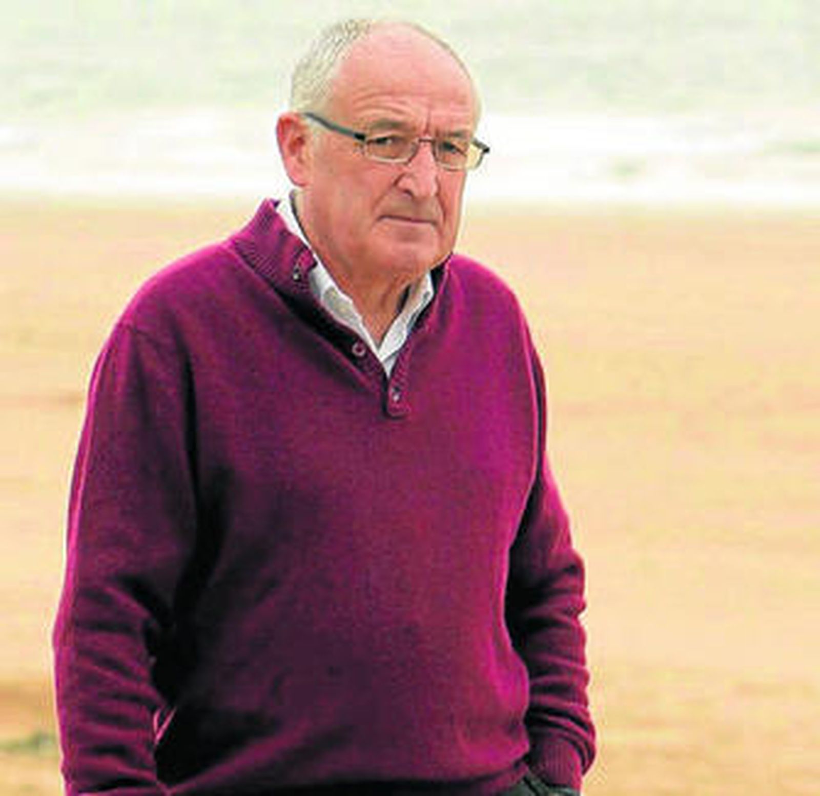 Ánjel Lertxundi, ayer en la playa de Zarautz.