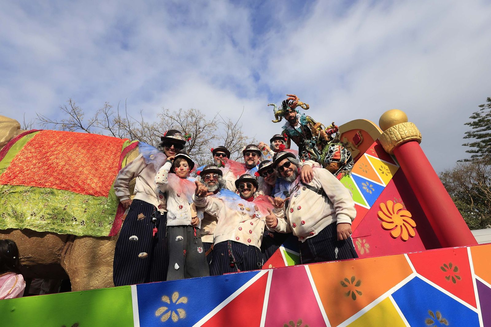 Búscate en las fotos del pasacalles del Carnaval de Tarifa 2026