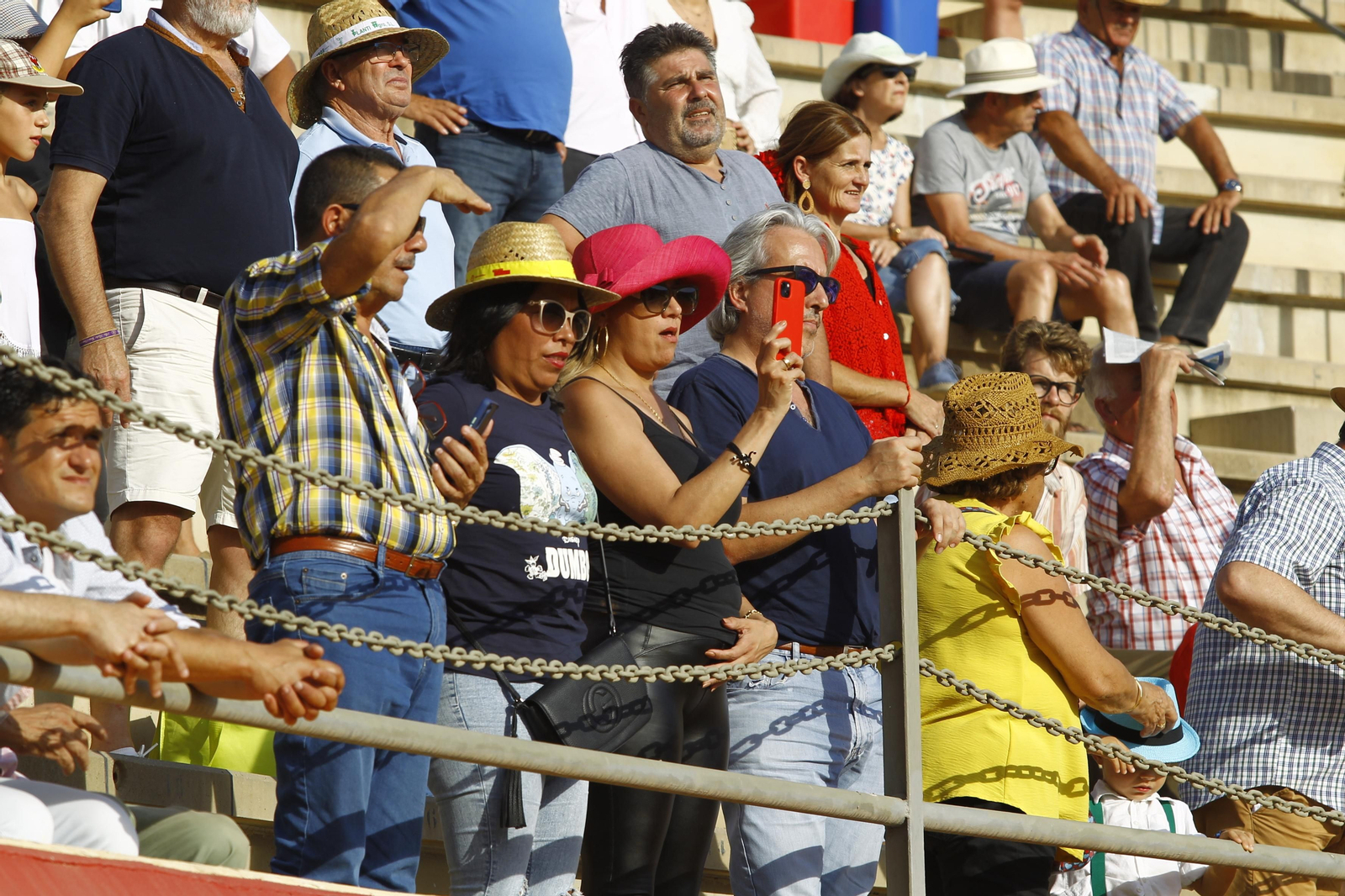 Imágenes de la corrida de toros de la Feria de Vera, con Morante de la Puebla, Emilio de Justo y Pablo Aguado