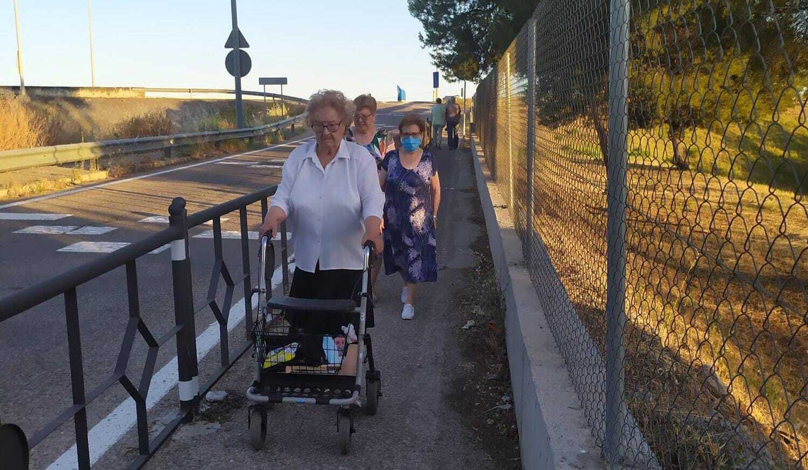 Los accesos peatonales al barrio son deficientes.