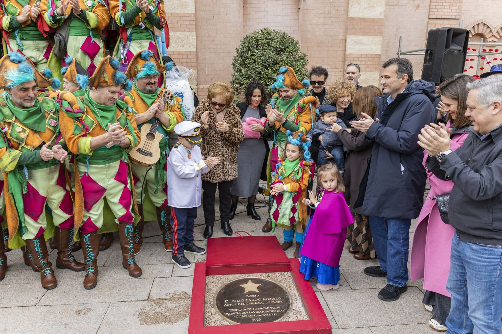 Las imágenes del acto de descubrimiento de la estrella dedicada a Julio Pardo en el Paseo de la Fama del Carnaval de Cádiz