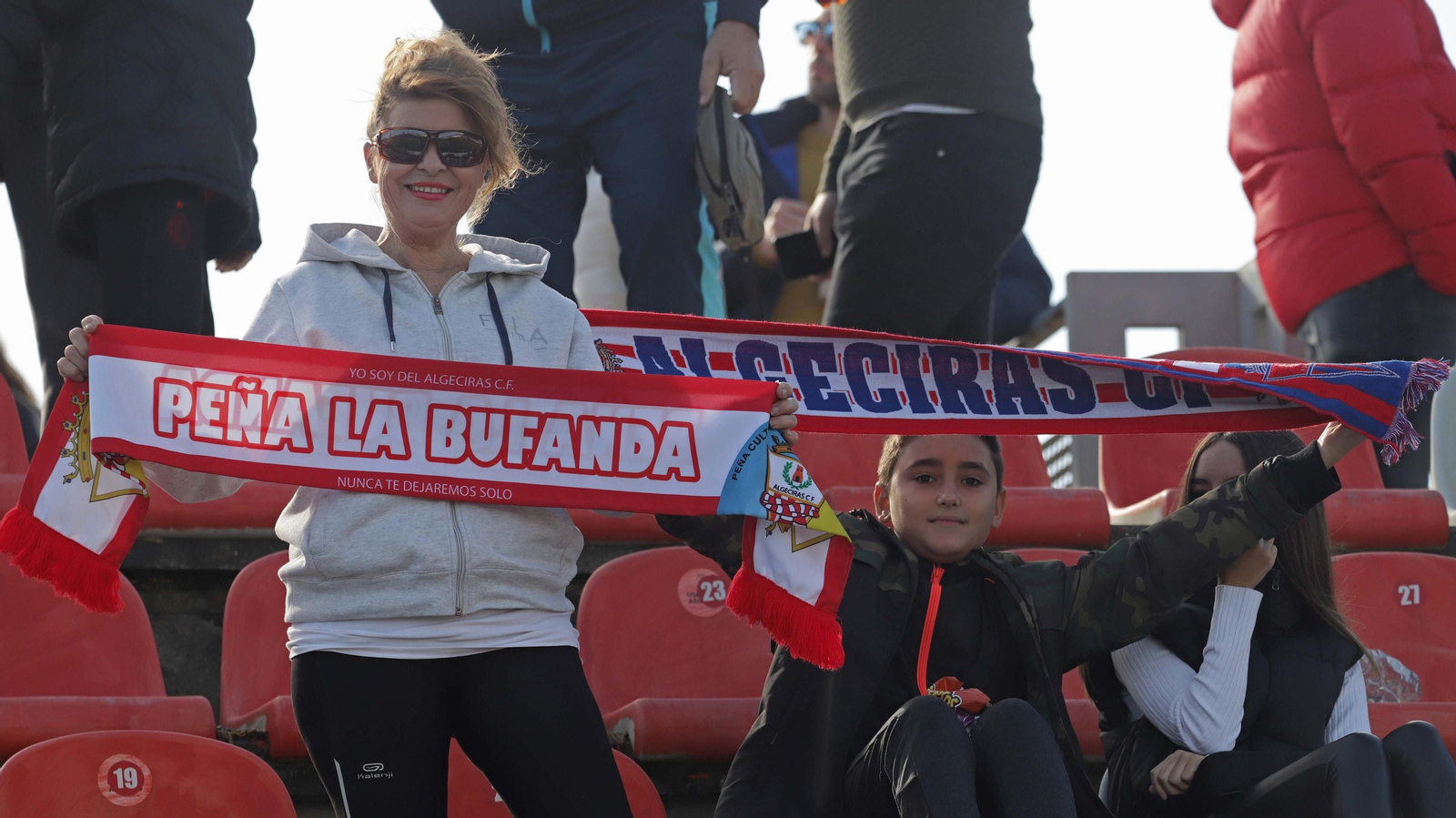 Fotos de la afición en el Nuevo Mirador
