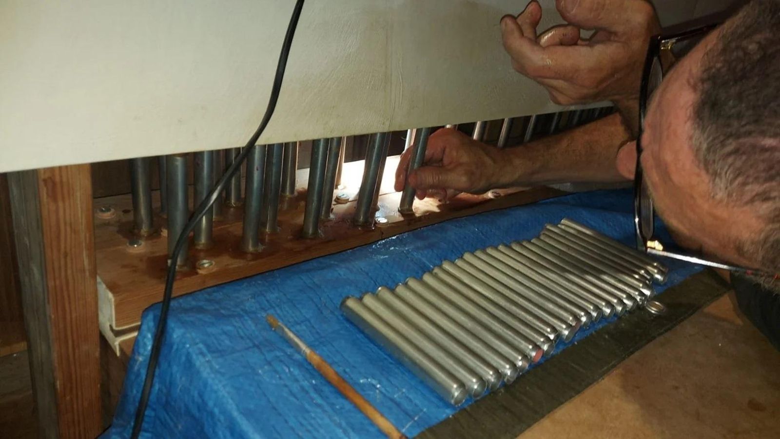 Los trabajos de restauración en el órgano.