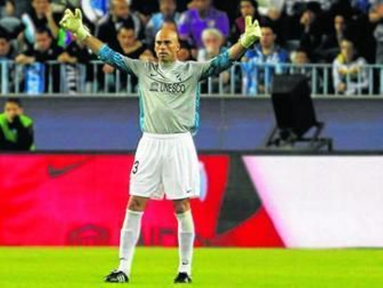 Caballero gesticula durante el último encuentro del Málaga.
