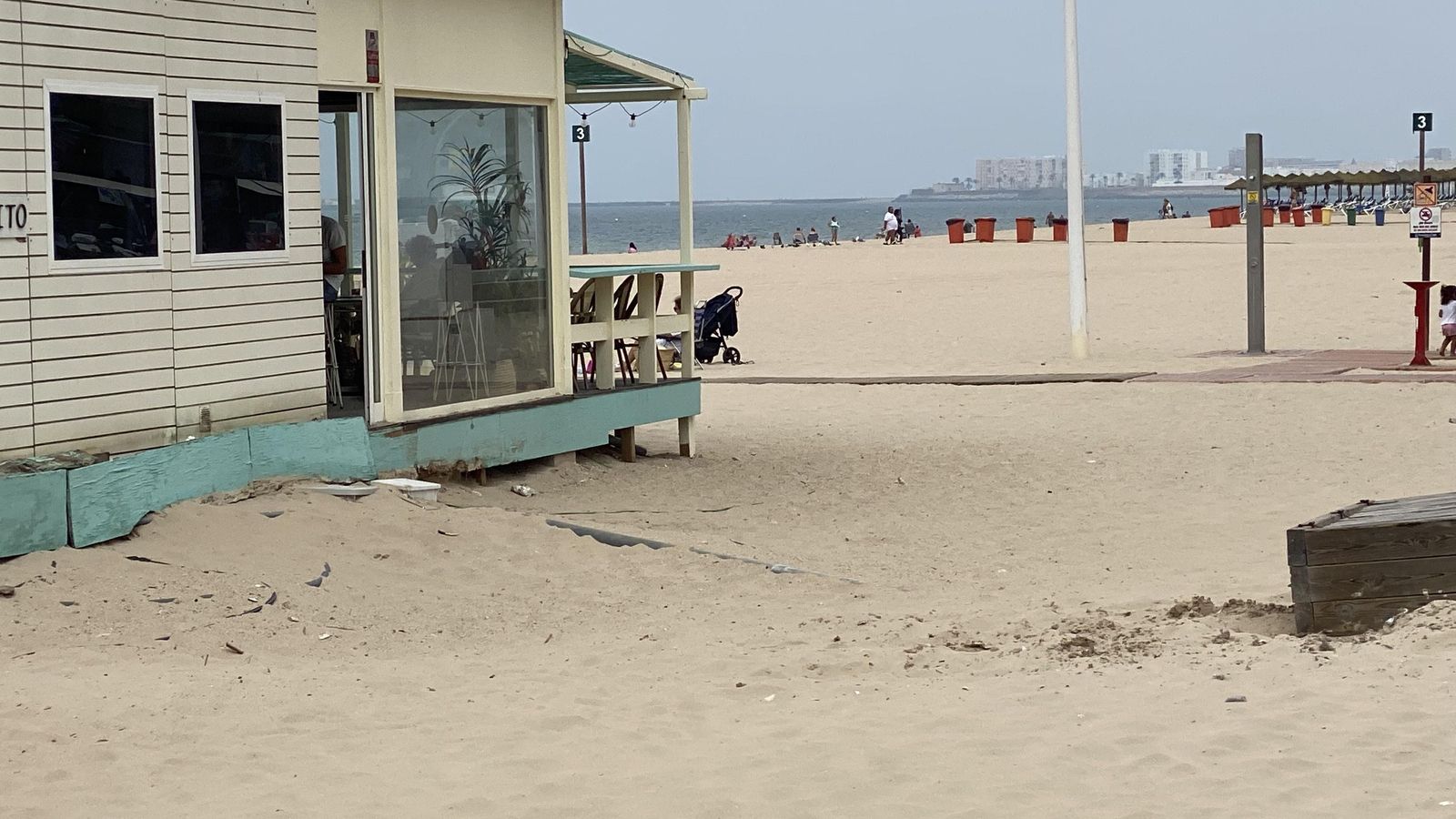 Los accesos a los chiringuitos deja mucho que desear