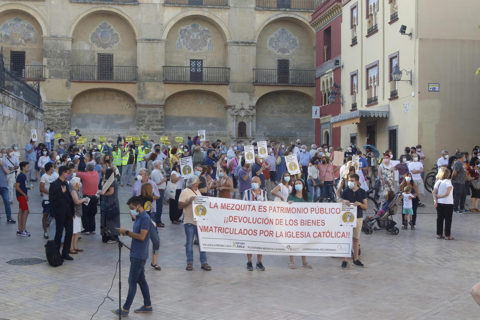 La protesta contra las inmatriculaciones de la Iglesia en Córdoba, en fotografías