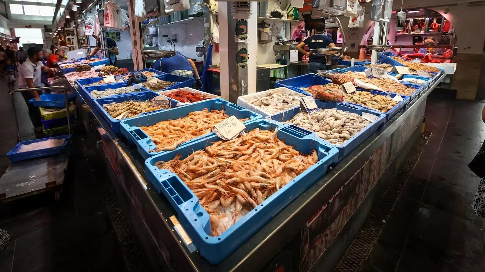 Interior del Mercado de abastos de Sanlúcar.